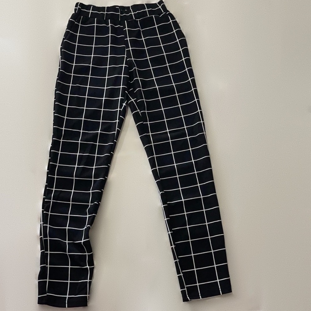 Black and white checkered, stretchy women’s pants.
